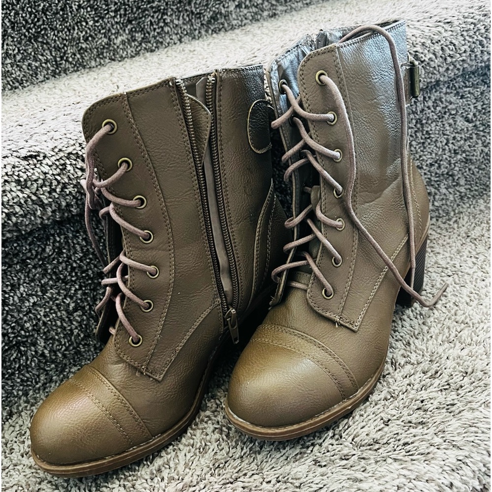 JUST IN TIME, SPRING/FALL BOOT SIZE:6 COLOR: COGNAC BRAND: MINT